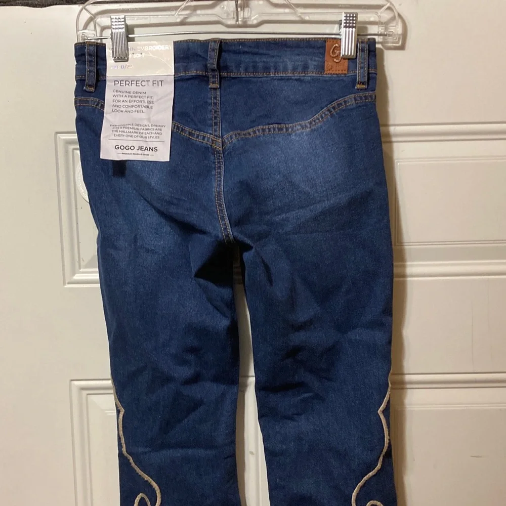 Blue Jeans with Embroidered Design 0‎ NWT